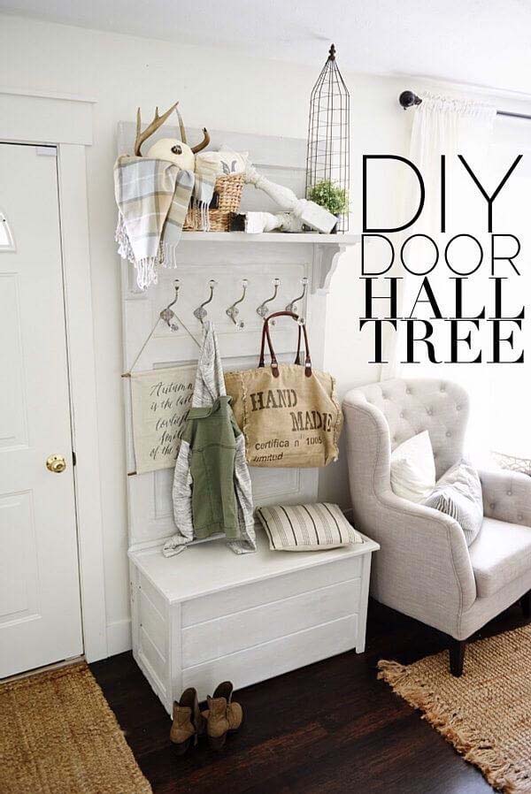 Combine Seating and Storage in One Piece #rusticentryway #farmhouse #decor #decorhomeideas