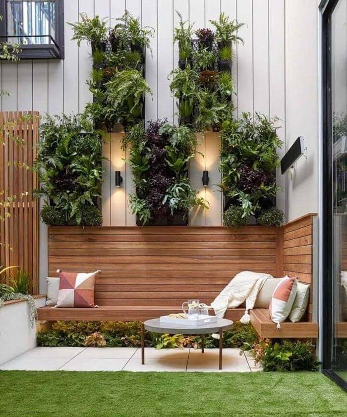 Corner Garden with Bench and Wall Plants #smallgarden #gardendesign #decorhomeideas