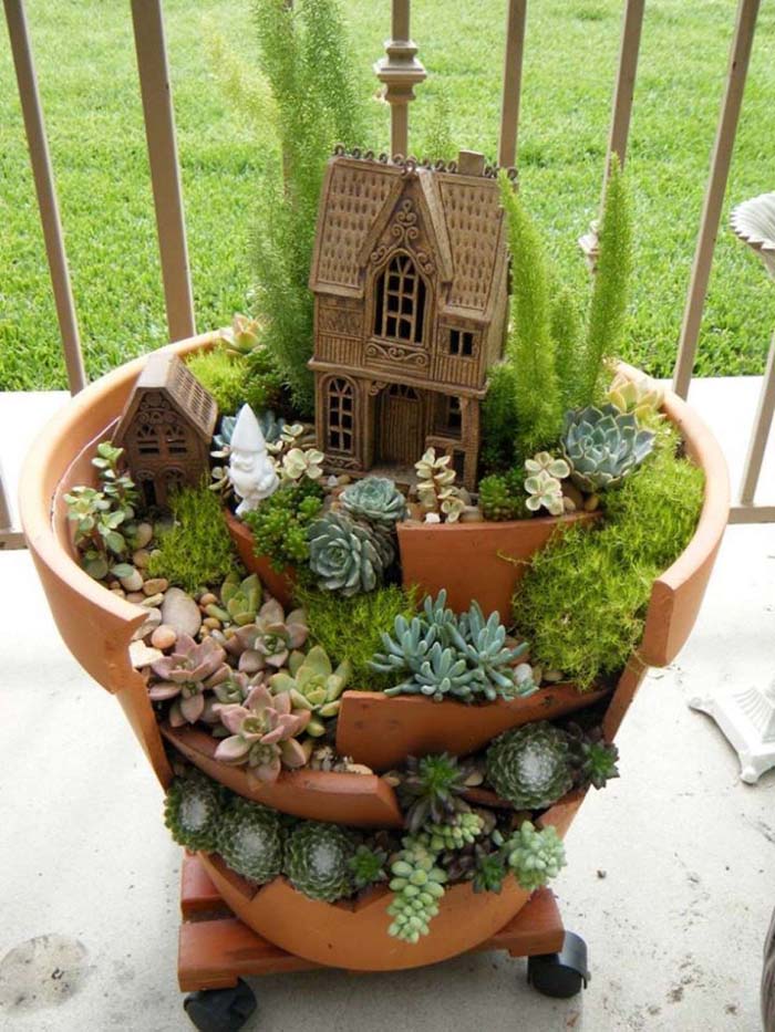 Create a Miniature Fairyland #verticalgarden #garden #decorhomeideas