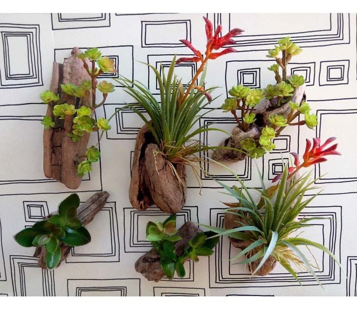 Create a Tiny Wall Garden #verticalgarden #garden #decorhomeideas