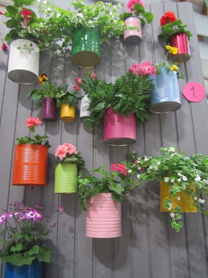 Creating a Vertical Garden With Recyclables #verticalgarden #garden #decorhomeideas
