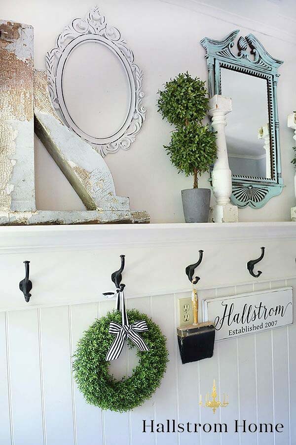 Crown Molding Ledge Decorative Entryway #rusticentryway #farmhouse #decor #decorhomeideas