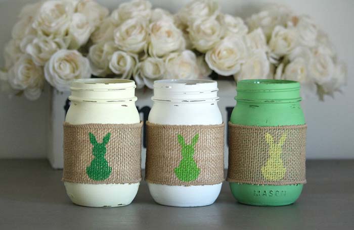 Distressed Pint-size Easter Mason Jar #Easter #spring #vintagedecor #decorhomeideas