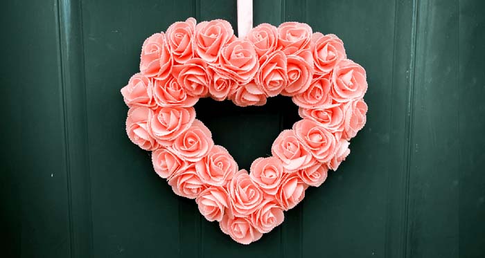 DIY Heart-Shaped Wreath with Foam Roses #floral #homedecor #decorhomeideas