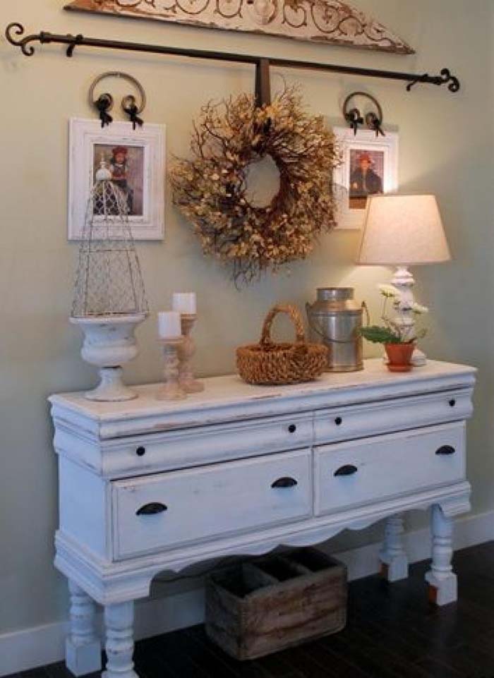 Emphasize the Space with Horizontal Lines #rusticentryway #farmhouse #decor #decorhomeideas