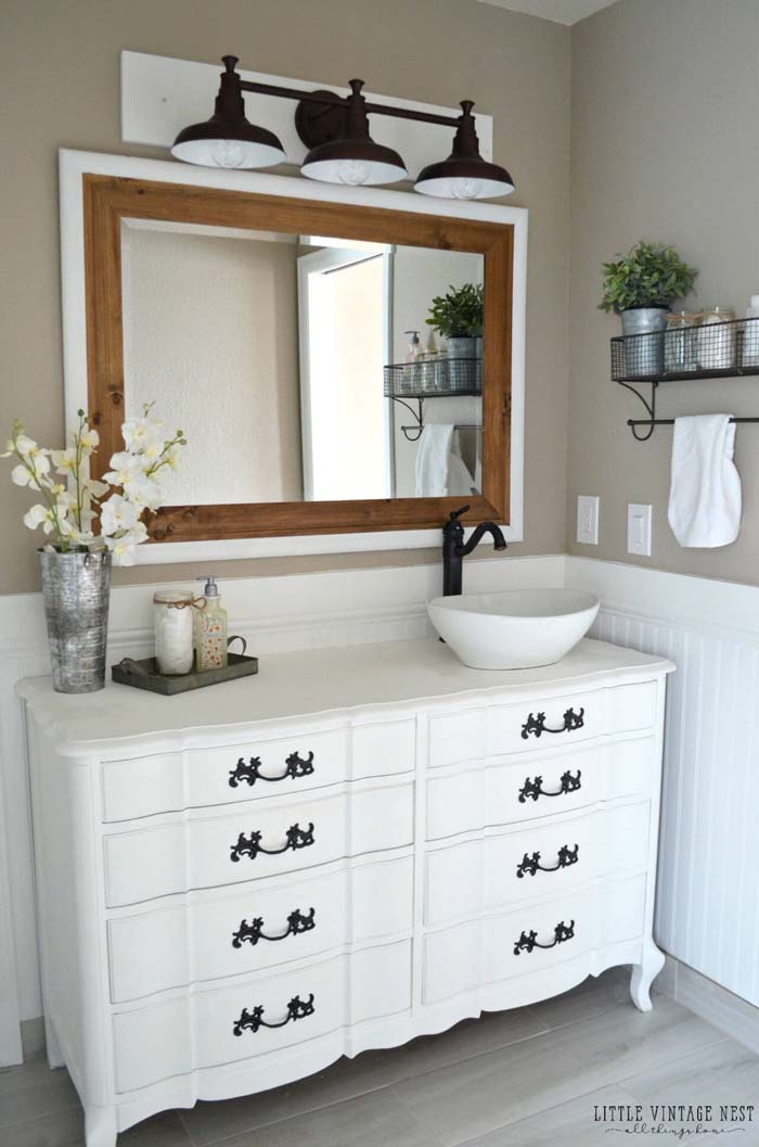 Expansive Mirror Optically Enlarges Space #smallbathroom #design #decorhomeideas