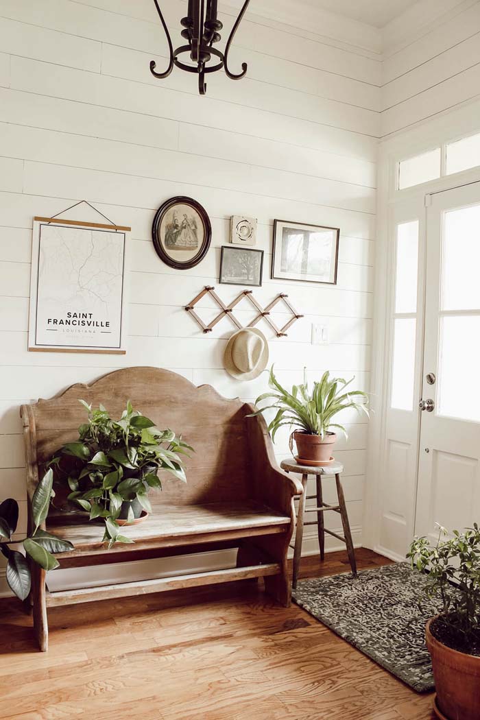 Light and Airy with Plants and Wood #rusticentryway #farmhouse #decor #decorhomeideas