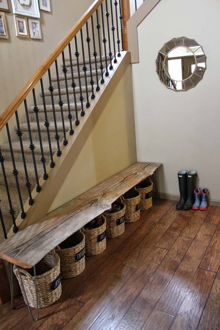 Lovely and Long Entryway Lineup #rusticentryway #farmhouse #decor #decorhomeideas