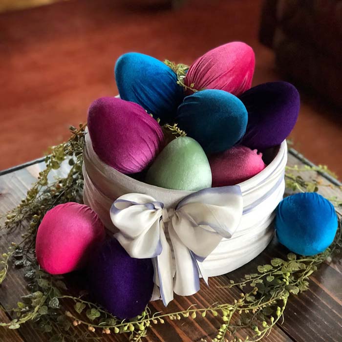 Luxurious and Vibrant Velvet Eggs Collection #Easter #spring #vintagedecor #decorhomeideas