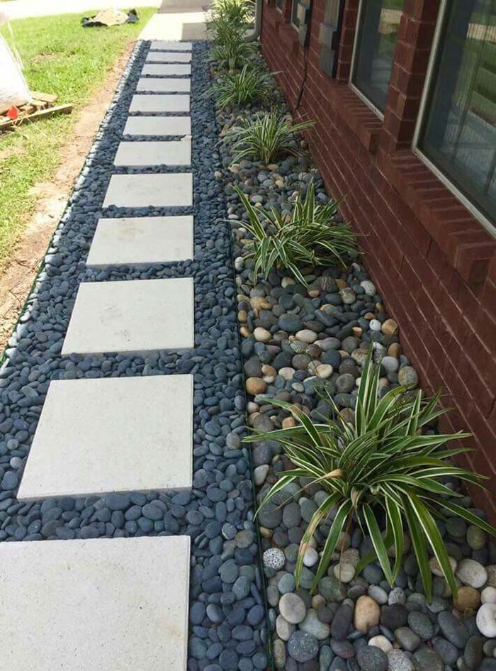 Minimalist Garden Uses Identical Plants and Symmetrical Stones #smallgarden #gardendesign #decorhomeideas