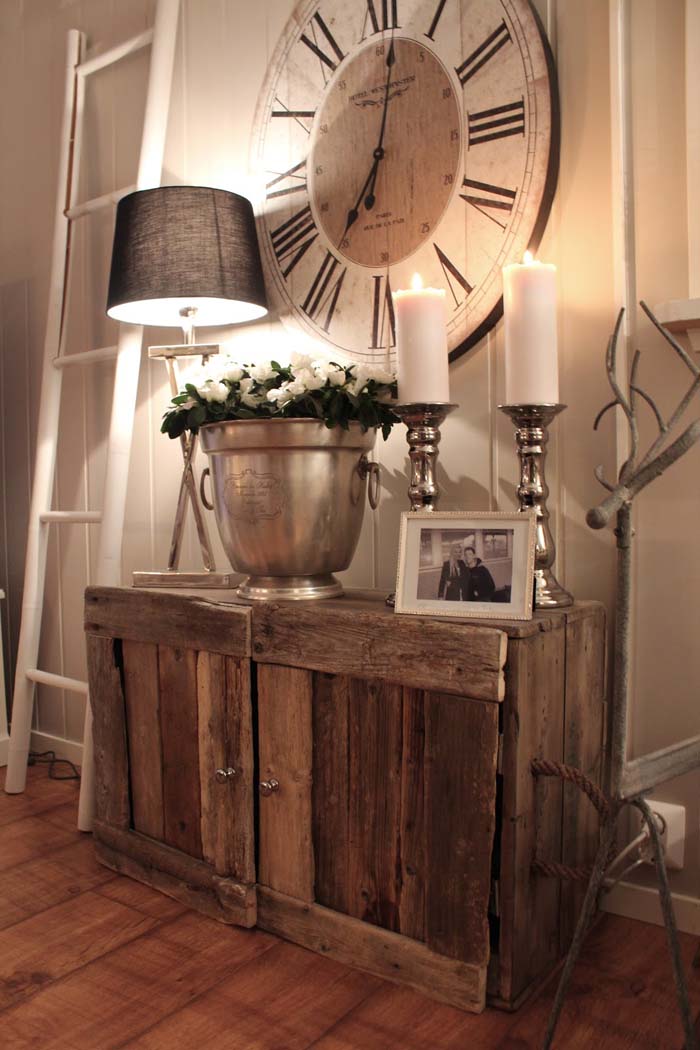 Mix Metal Textures with Reclaimed Wood #rusticentryway #farmhouse #decor #decorhomeideas