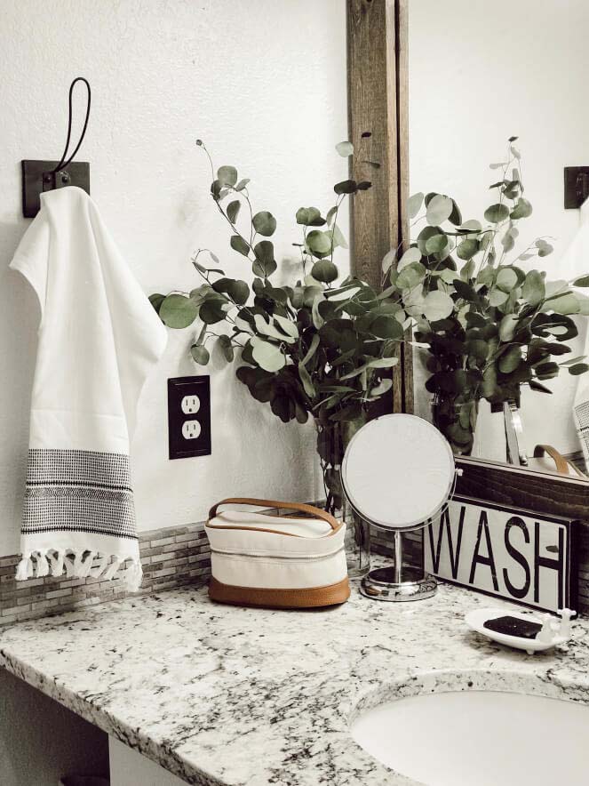 Modern Industrial Black and White Wash Room #bathroom #decor #decorhomeideas