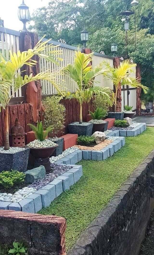 Multi-Level Garden Shows Off Tropical Plants #smallgarden #gardendesign #decorhomeideas