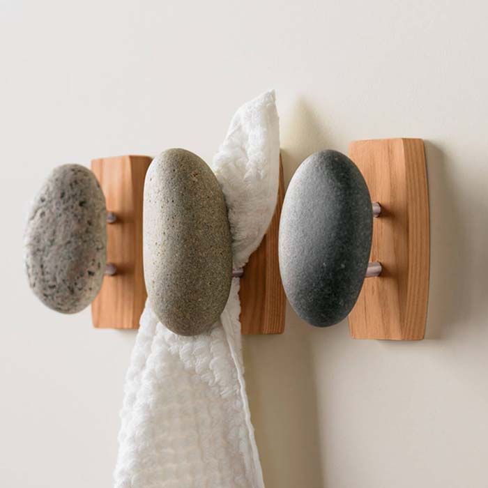 Quirky Stone and Wood Unique Bath Hooks #bathroom #decor #decorhomeideas