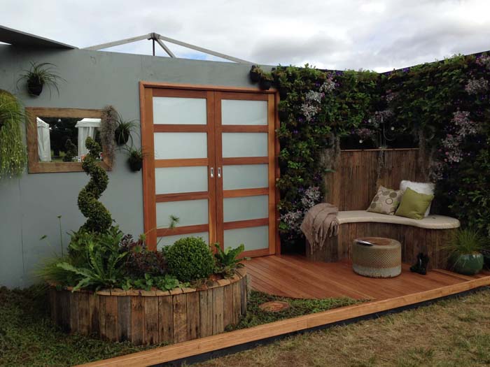 Raised Garden Bed and Living Wall Garden #smallgarden #gardendesign #decorhomeideas