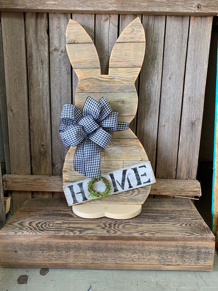 Reclaimed Wood Look Bunny with Buffalo Check #Easter #sign #decorhomeideas