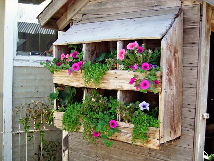 Repurpose Old Items for a Fresh New Look #verticalgarden #garden #decorhomeideas