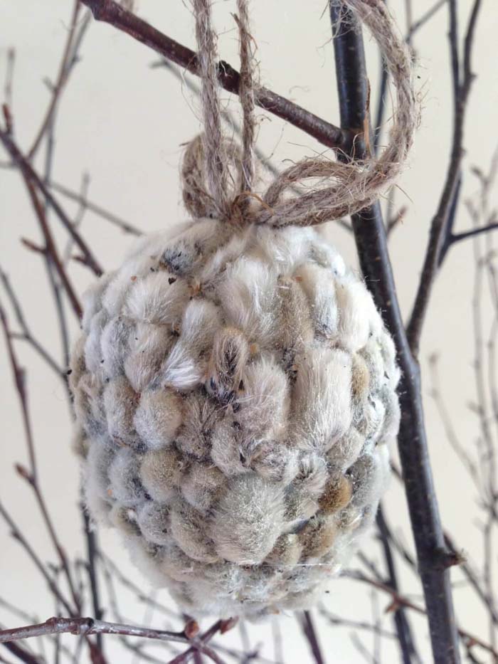 Rustic Catkin Hanging Easter Eggs #Easter #spring #vintagedecor #decorhomeideas