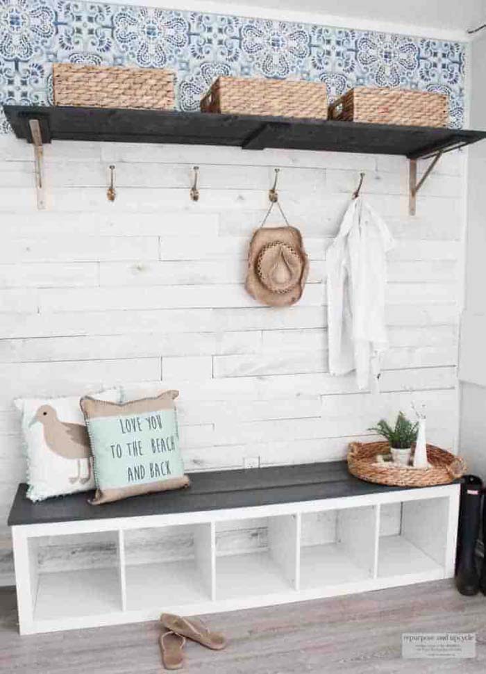 Shiplap Chic Rustic Beach Entryway #rusticentryway #farmhouse #decor #decorhomeideas