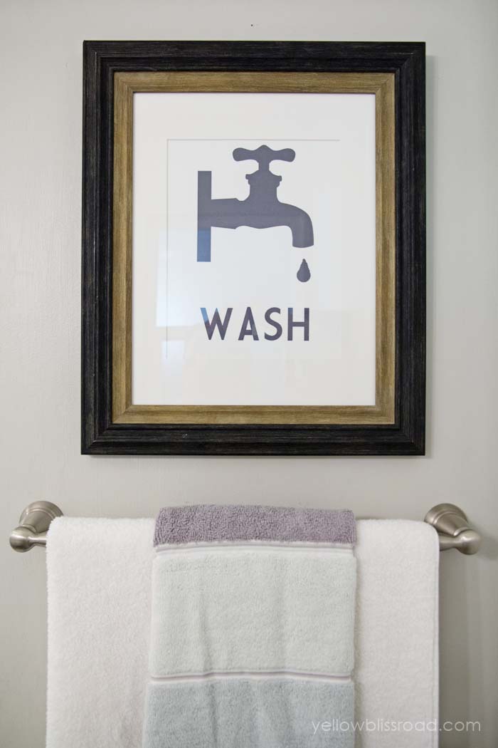 Simple Meets Classy With This Frame #bathroom #decor #decorhomeideas