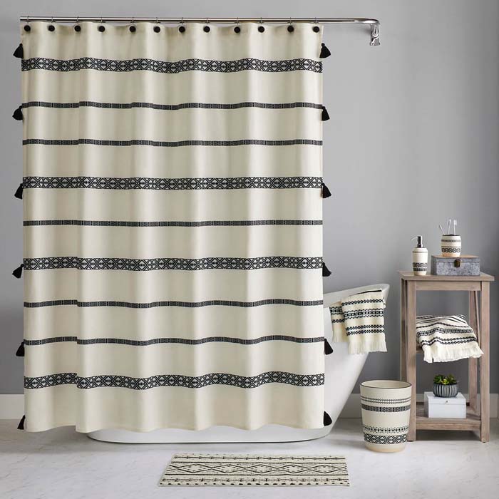 Triangles and Tassels Taking Center Stage in the Bathroom #bathroom #decor #decorhomeideas