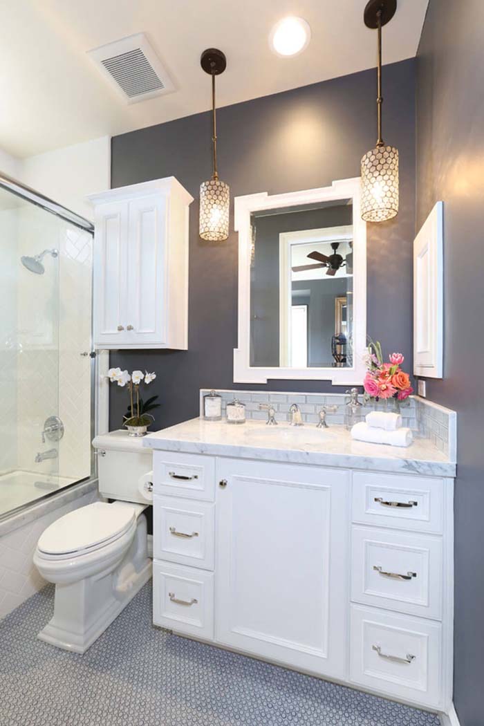 Uncluttered Color Scheme in Dark Gray and White #smallbathroom #design #decorhomeideas