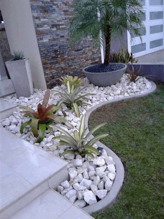 White Stones Define a Curving Corner Garden #smallgarden #gardendesign #decorhomeideas
