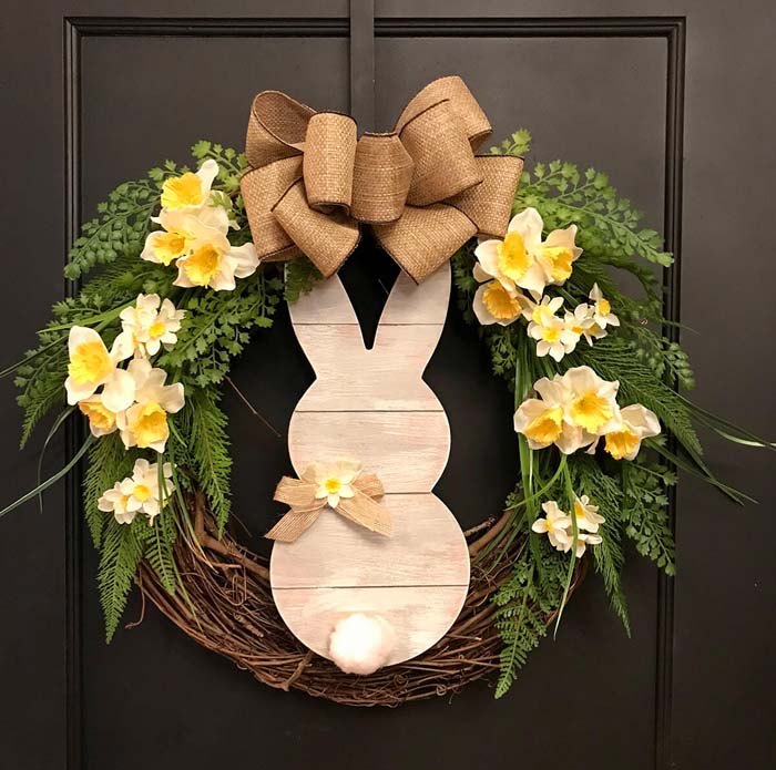 Wood Bunny with Daffodils and Bow Vine Wreath #Easter #spring #vintagedecor #decorhomeideas