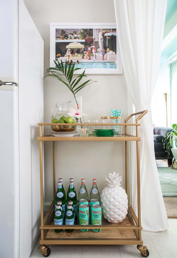 A Beach Cart with Space for Drinks #beachhouse #interiordesign #decorhomeideas