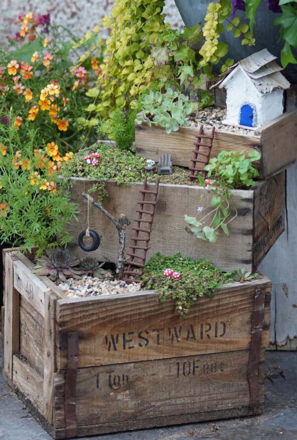 Boxed Stairstep Fairy Garden Creative Container #gardencontainer #garden #planter #decorhomeideas