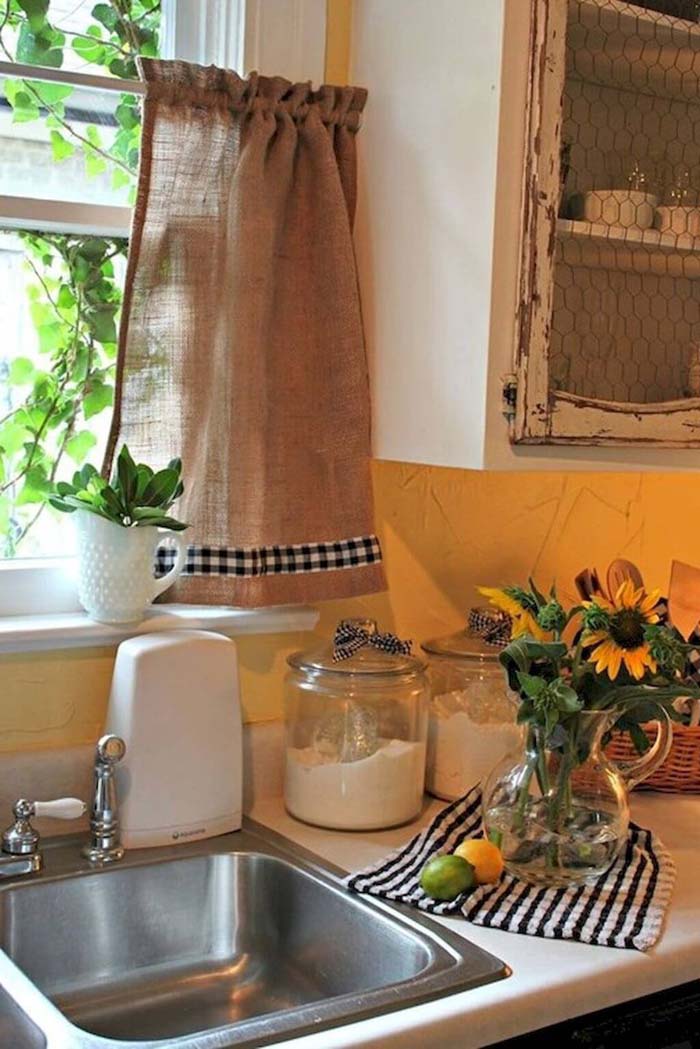 Cute Plaid Trimmed Café Curtains #farmhouse #windowtreatments #decorhomeideas