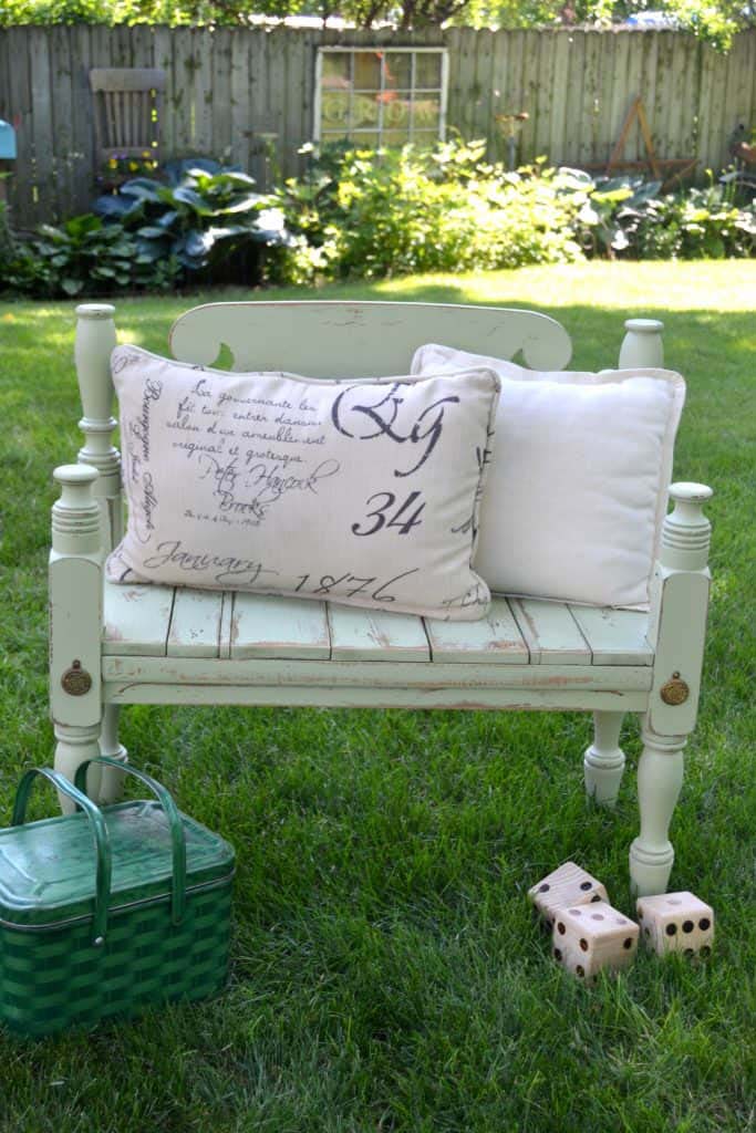 DIY Outdoor Bench From Old Headboard #diy #outdoorbench #decorhomeideas