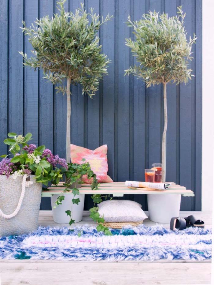 DIY Pallet Plant Bench #diy #outdoorbench #decorhomeideas