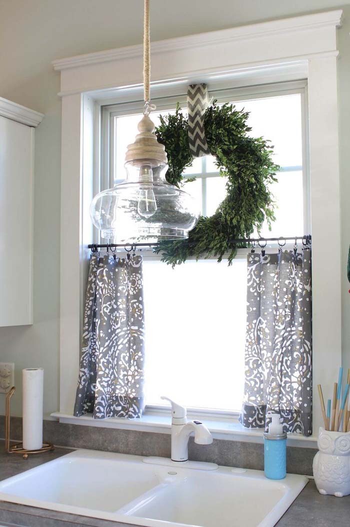 Dove Gray Café Curtains and a Wreath #farmhouse #windowtreatments #decorhomeideas