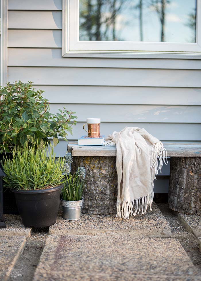 Easy DIY Rustic Log Garden Bench #diy #outdoorbench #decorhomeideas