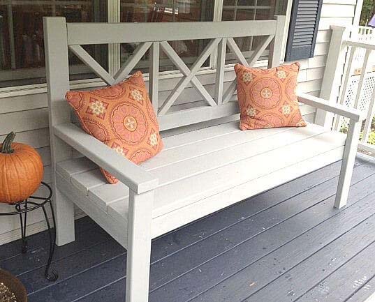 Farm-Style Contemporary Bench #diy #outdoorbench #decorhomeideas