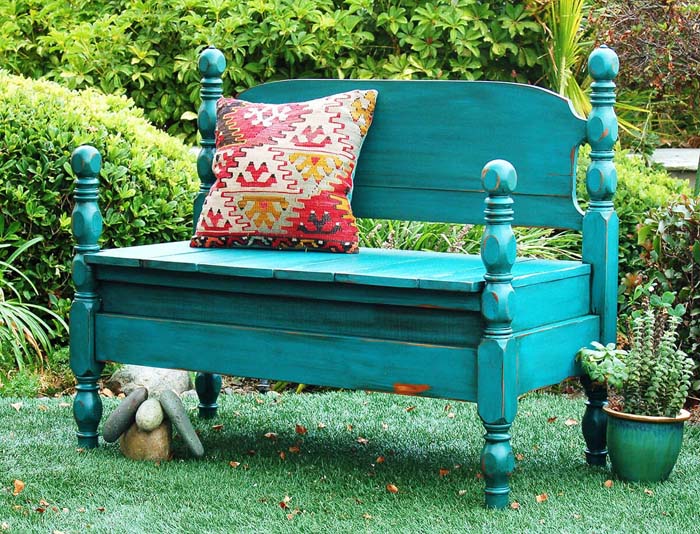 Four-Poster Splash-Of-Color Up-Cycled Head-Board Bench #diy #outdoorbench #decorhomeideas