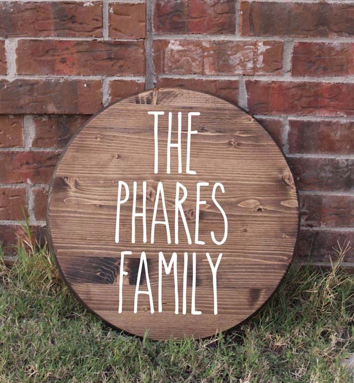 Lettered Round Wooden Name Plaque #family #homedecor #decorhomeideas