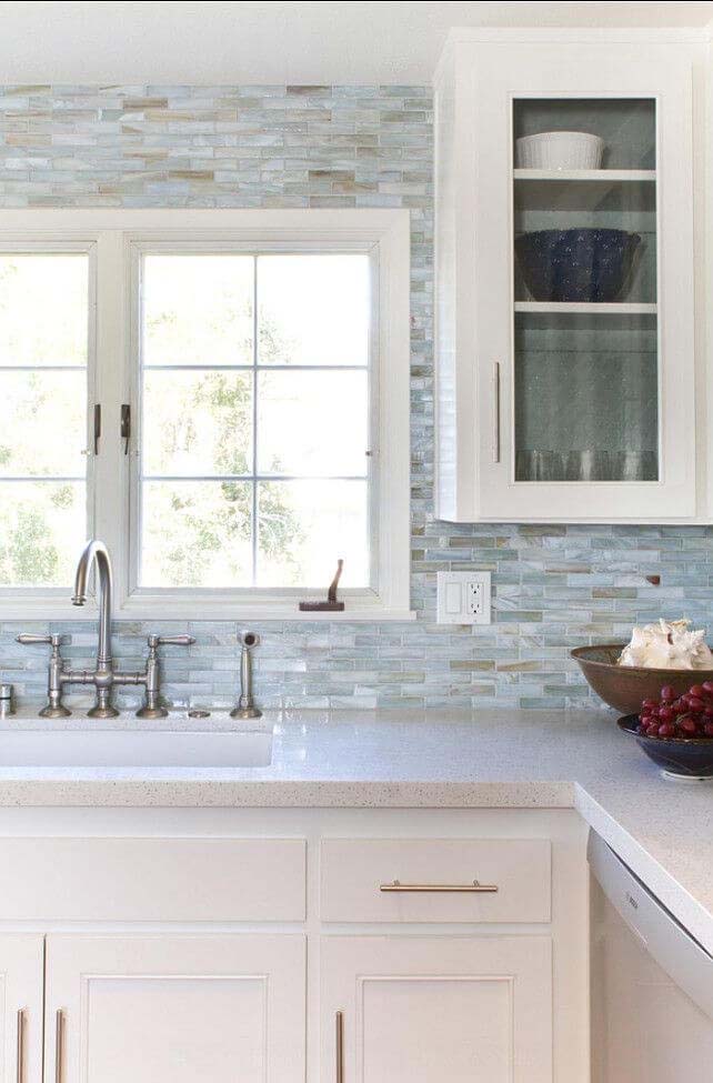 Modern Kitchen with a Seaside-Inspired Backsplash #beachhouse #interiordesign #decorhomeideas