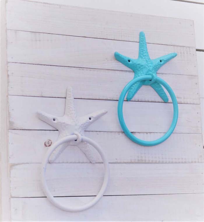 Painted Starfish Towel Rings #nauticalbathroom #bathdecor #decorhomeideas