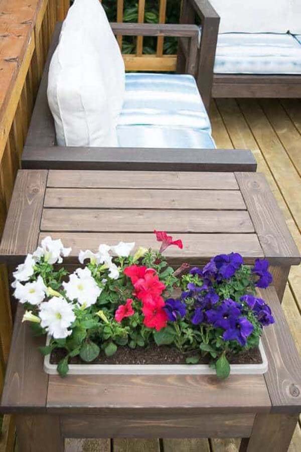 Planter Box in an End Table #gardencontainer #garden #planter #decorhomeideas