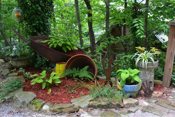 Plenty of Pots and Wheelbarrow Garden Idea #gardencontainer #garden #planter #decorhomeideas