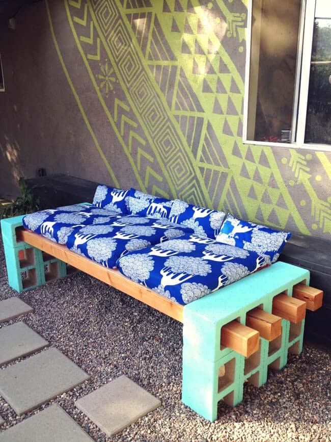 Pop of Color and Comfort Bench #diy #outdoorbench #decorhomeideas