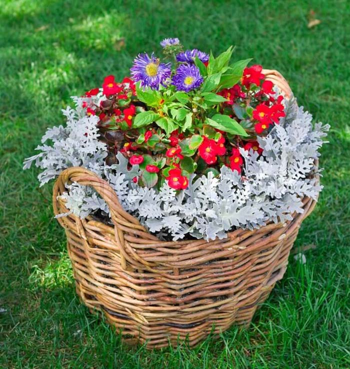 Pretty Wicker Basket Flower Planter #gardencontainer #garden #planter #decorhomeideas