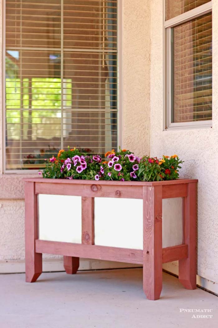 Redwood and Aluminum Planter Bursting with Life #gardencontainer #garden #planter #decorhomeideas