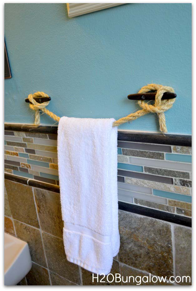 Rope Towel Holder #nauticalbathroom #bathdecor #decorhomeideas