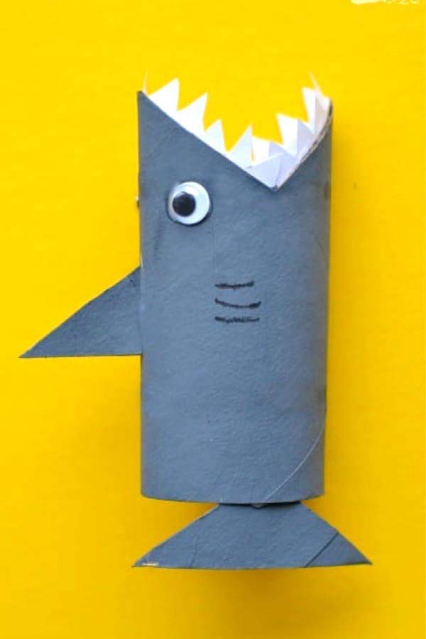 Shark Toilet Paper Roll Craft #kidscrafts #toiletpaperroll #decorhomeideas
