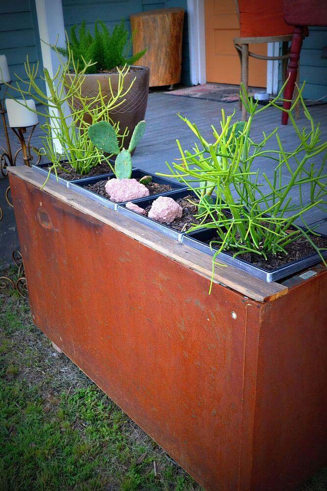 Upcycled Filing Cabinet Container Garden #gardencontainer #garden #planter #decorhomeideas