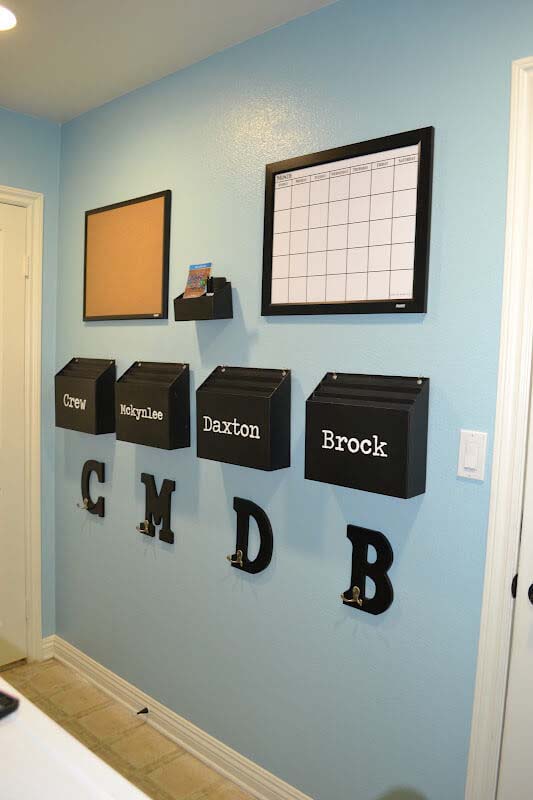 A Minimalist Design with Convenient Mailboxes #commandcenter #organization #diy #decorhomeideas