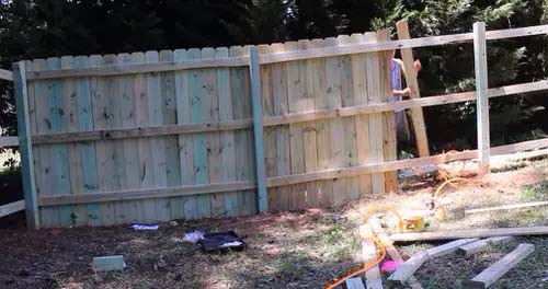 Build a Private Fence on Budget #privacyfence #diy #fencingideas #decorhomeideas